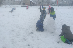 Učenci 1. razredov na snegu