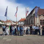Skupinska slika učencev na obisku v Čakovcu.